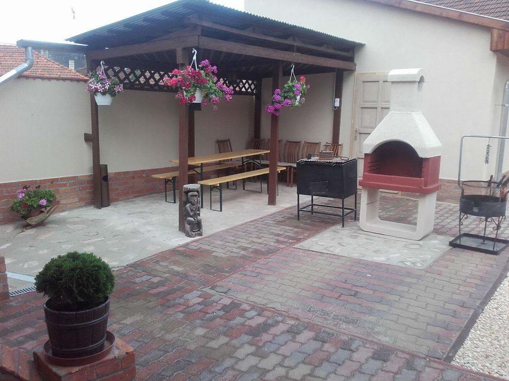 Reka Vendeghaz Hotel Токай Екстериор снимка